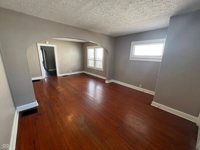 Foto del edificio - 896 N Gladstone Ave