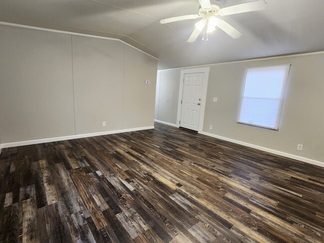 Building Photo - 3 BR Mobile Home on 4 acres in Belton, SC