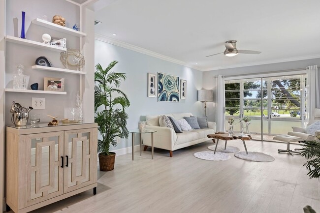 Building Photo - (55+) 2/2 Furnished Condo in Jensen Beach