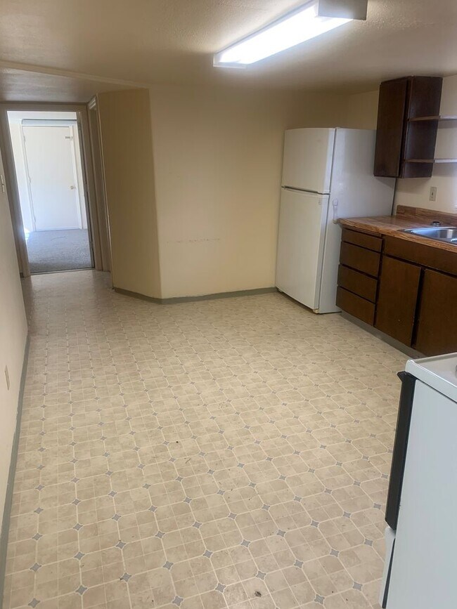 Building Photo - 3 Bedroom in Suburbs