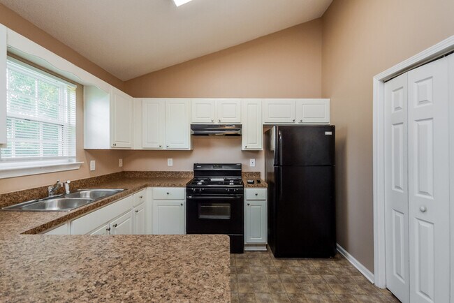 Building Photo - Beautiful Split Level Home  In Covington!