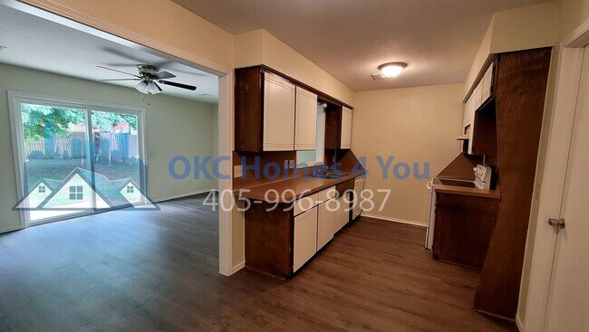Building Photo - Yukon home, 3 bed 1 1/2 bath.