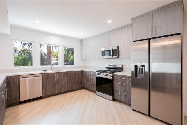 Foto del edificio - 1346 N Stanley Ave