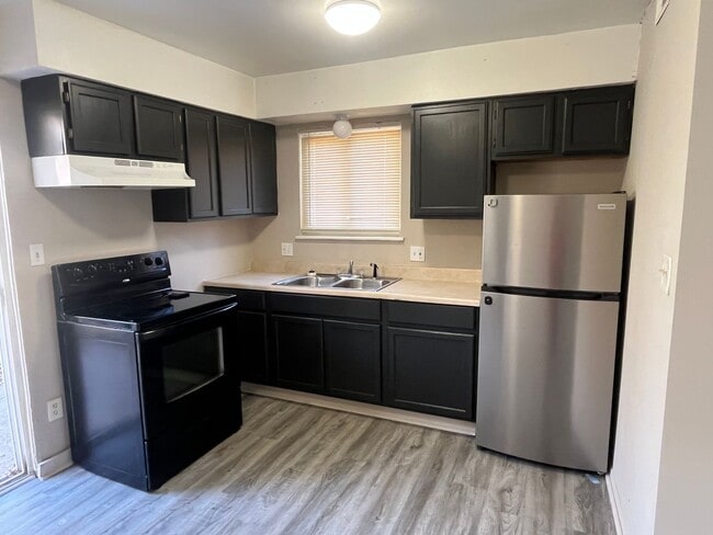 Building Photo - Updated 2 Bedroom Townhouse in Mexico