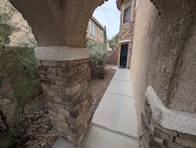 Building Photo - 7570 Dobroyd Dr