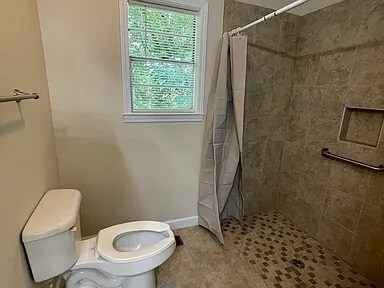 Baño - 404 Ingram Ave W