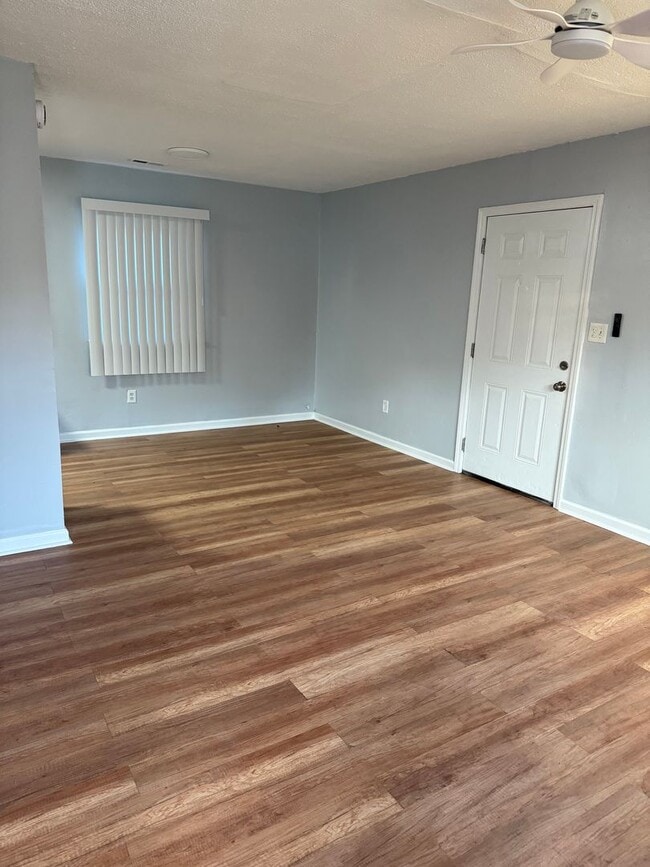 Foto del edificio - UPDATED 3 bedroom