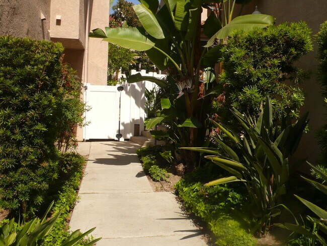 Building Photo - Gorgeous 3 Bed, 2.5 Bath Townhome In Rancho Del Rey - Chula Vista!