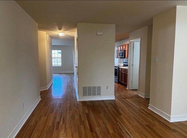Building Photo - 1414 Lochspring Dr