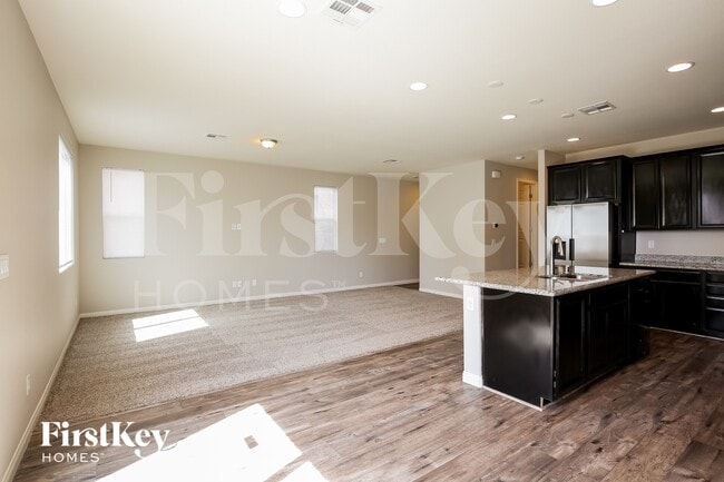 Foto del edificio - 4235 Billowing Breeze Ave