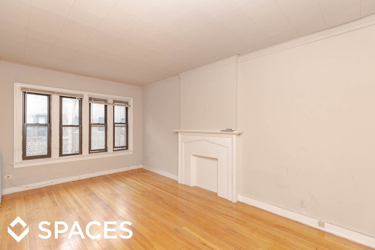 Primary Photo - 1323 W Estes Ave