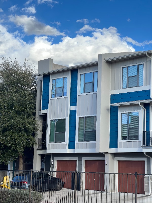 Building Photo - 1500 Lorraine Loop