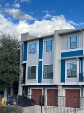 Building Photo - 1500 Lorraine Loop