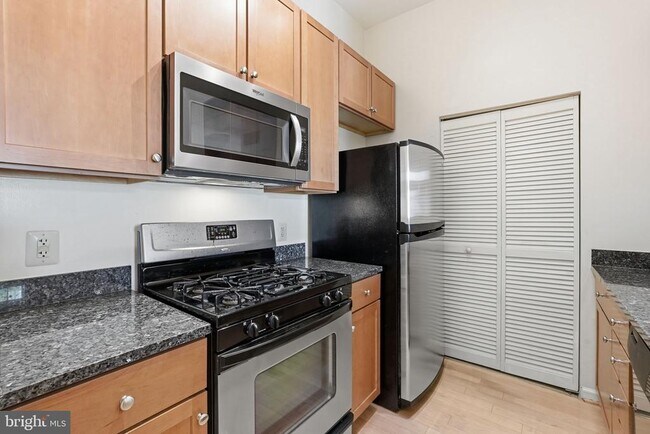 Building Photo - 309 Holland Ln
