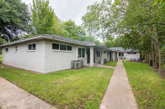 Building Photo - 5124 Clover St