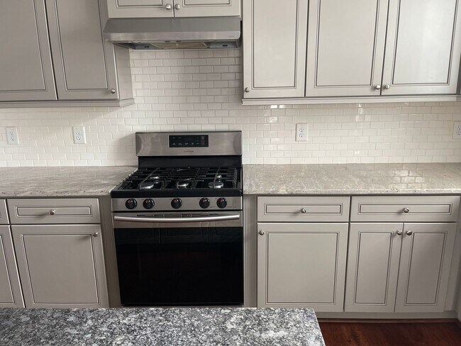 Foto del edificio - 4 Bedroom Single Family Home in Raleigh