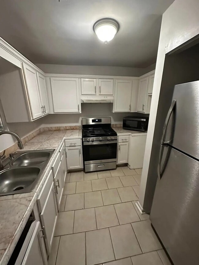 Building Photo - 283 Flagstone Way