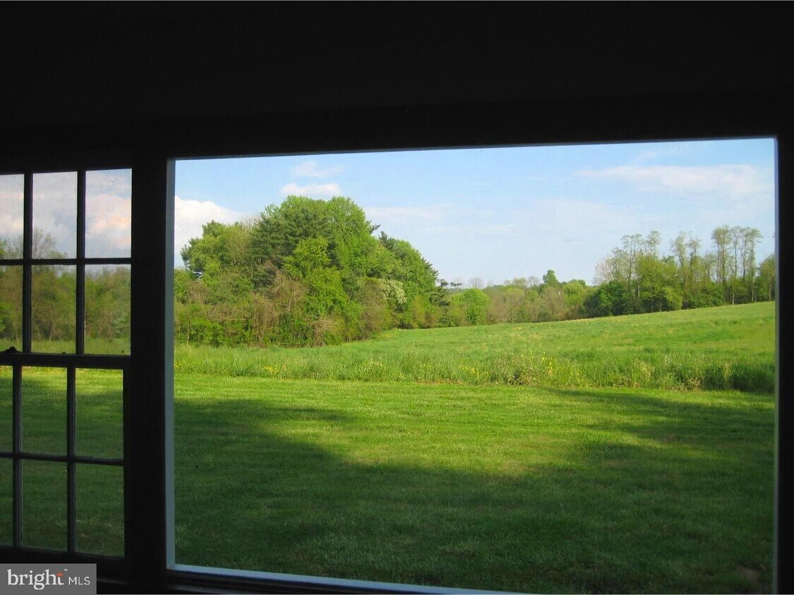 Primary Photo - 150 E Hillendale Rd
