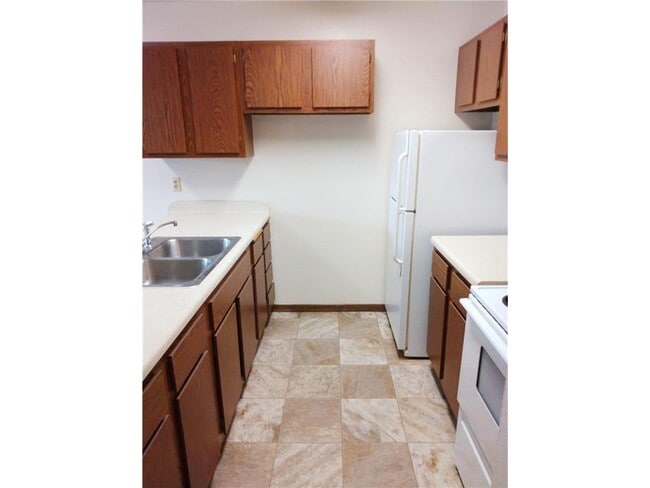 Building Photo - 520 St Johns St