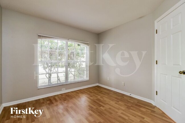 Foto del edificio - 3843 Chaucer Way