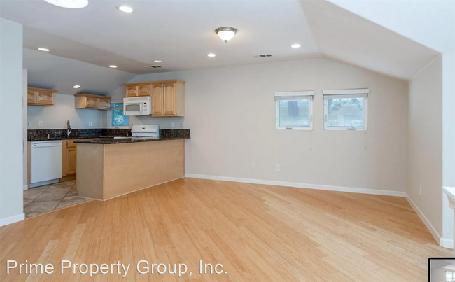 Building Photo - 3 br, 2 bath House - 2020 X st.