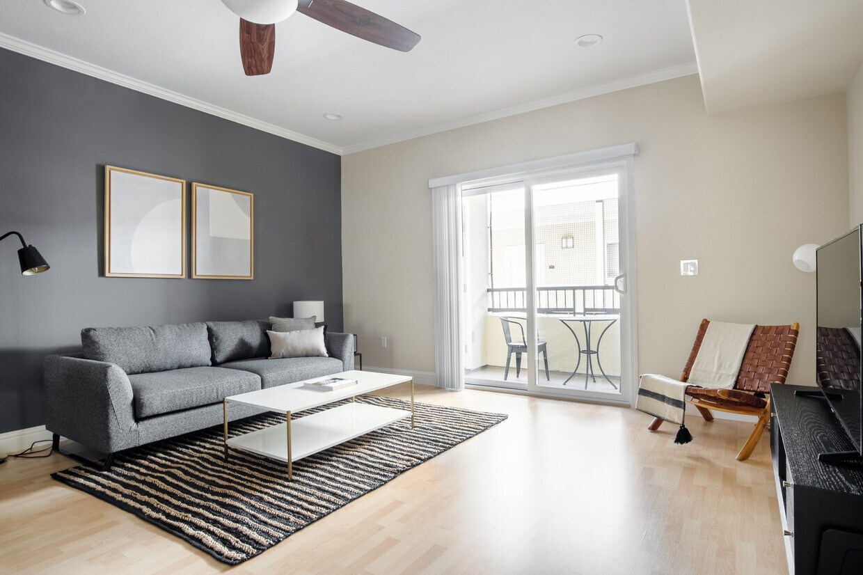 Foto principal - Balmoral Apartments, 3585 Agate Dr