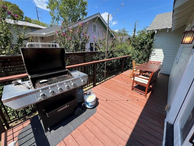 Building Photo - 307 E 38th St