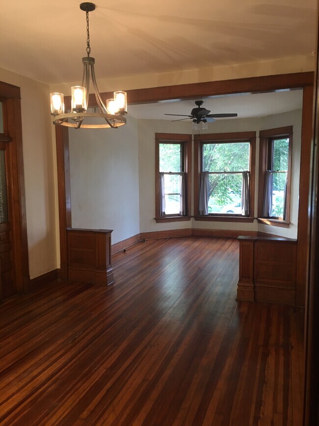 Living room - 3103 W Augusta Blvd