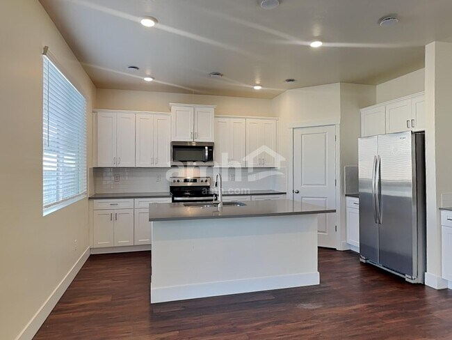 Foto del edificio - 1372 E Ludlow Dr