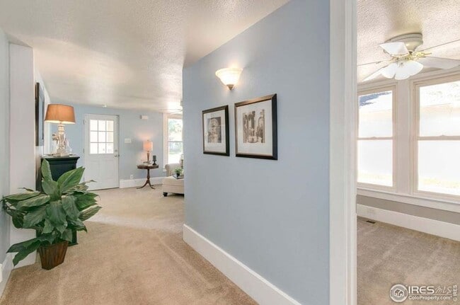 Building Photo - Cute Downtown Loveland Bungalow