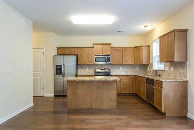 Building Photo - 374 Darbys Run Ct