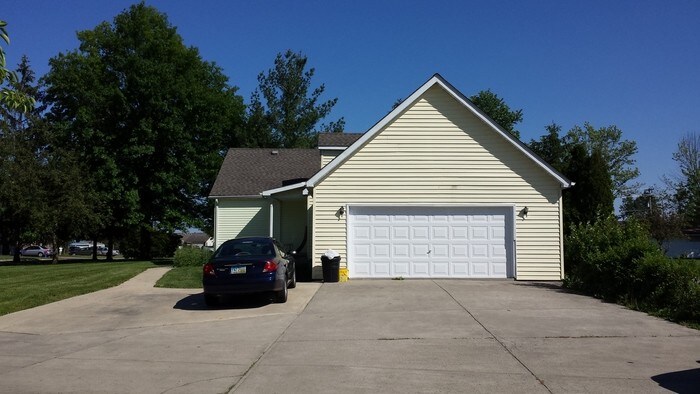 Building Photo - Two car garage plus full basement!