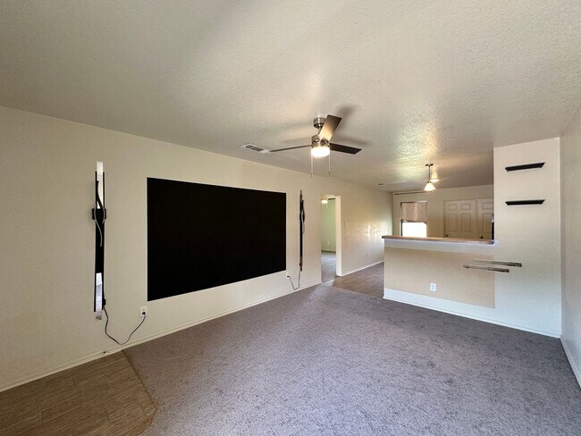 Building Photo - 510 Primrose Dr