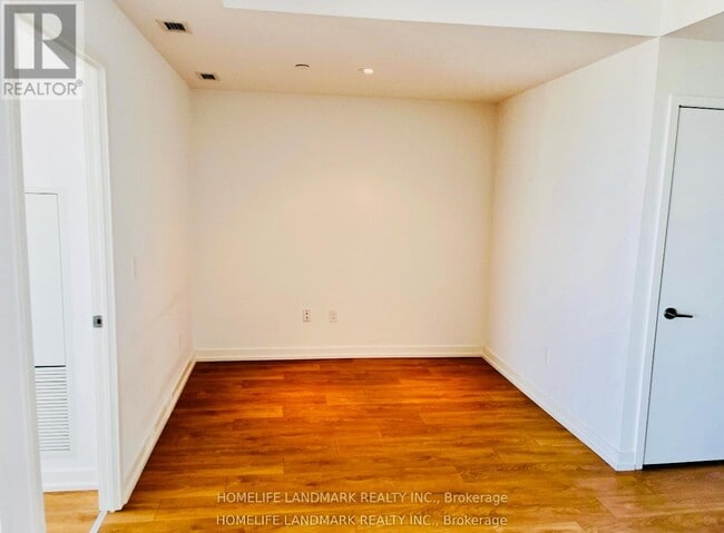 Photo du bâtiment - 117-3117 McMahon Dr