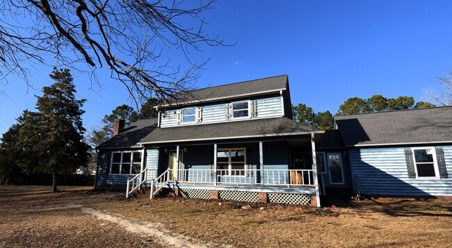 Building Photo - Coming Soon: 3 Bedroom 2.5 Bathroom on Ove...