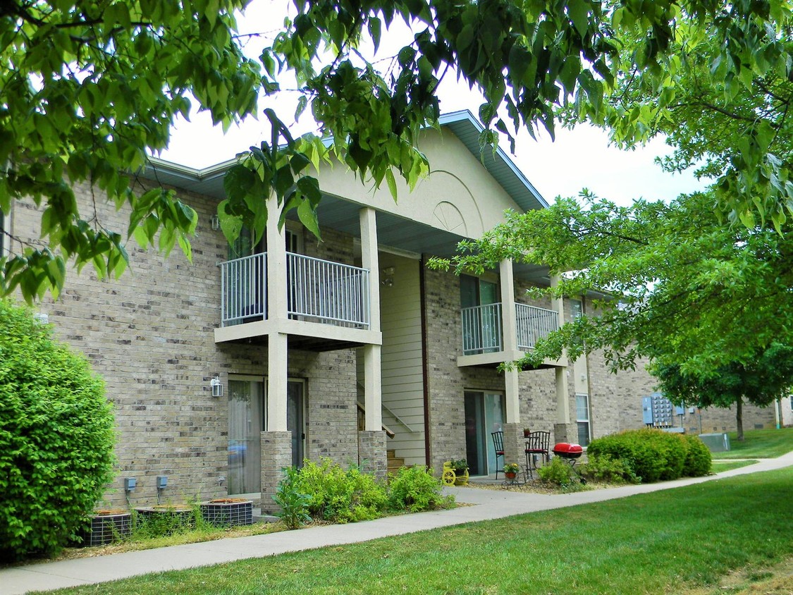 Woodland Park - Sunset Woodland Apartments