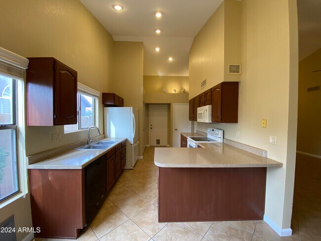 Building Photo - 2757 E Rockledge Rd