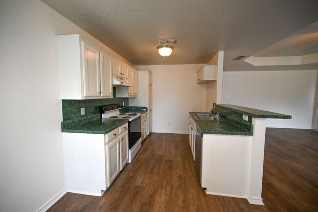 Building Photo - 506 Valleyridge Ct