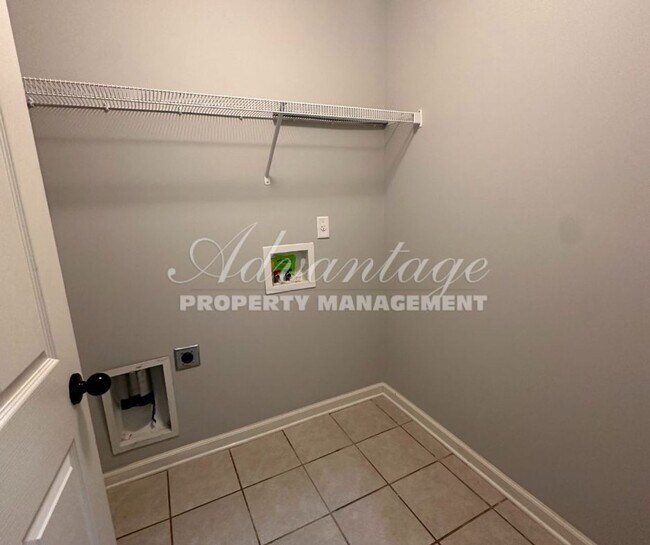 Building Photo - Charming newly renovated Home in Cordova, TN