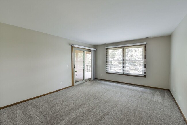 Building Photo - 304 Maple St