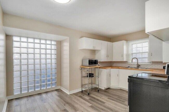 Foto del edificio - 103 E Meadow Ave