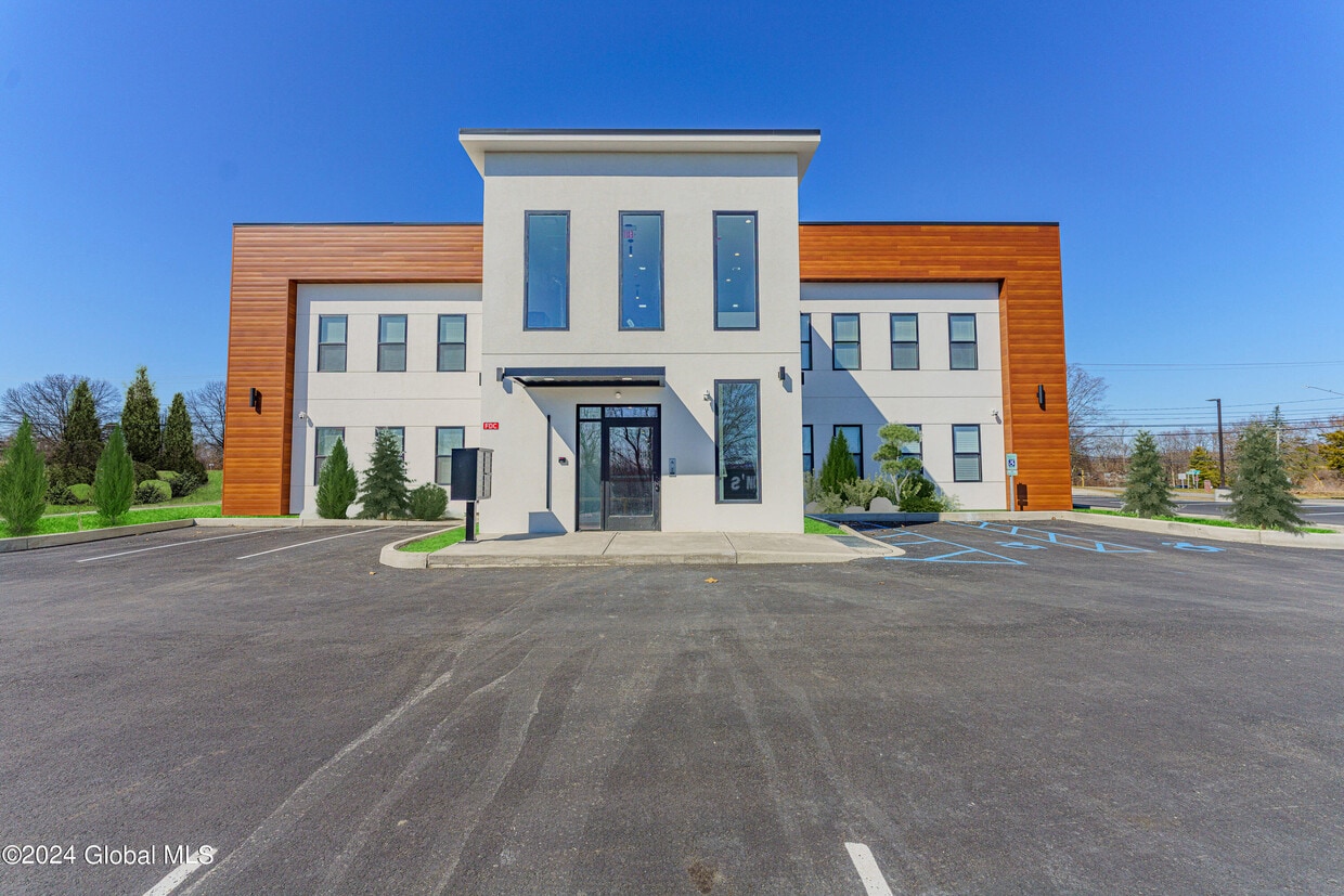 Primary Photo - 1133 Loudon Rd