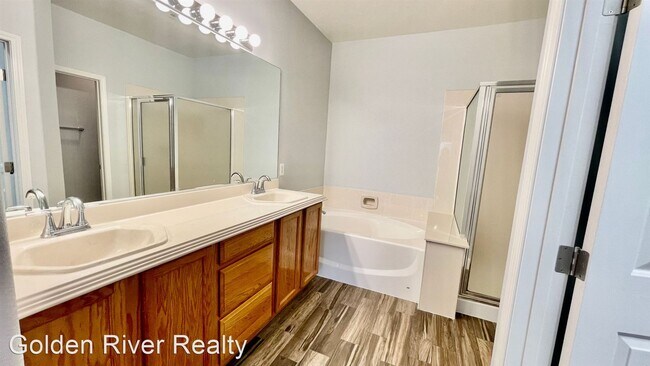 Building Photo - 4 br, 3 bath House - 8736 Victoria Park St.
