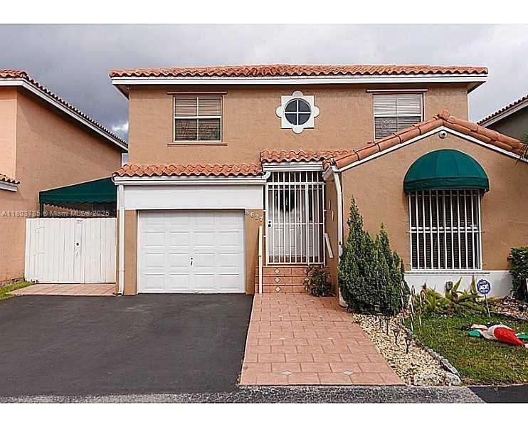 Foto principal - 8627 NW 1st Ln
