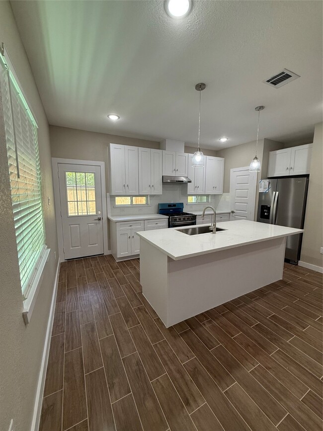 Building Photo - 3555 Noah St