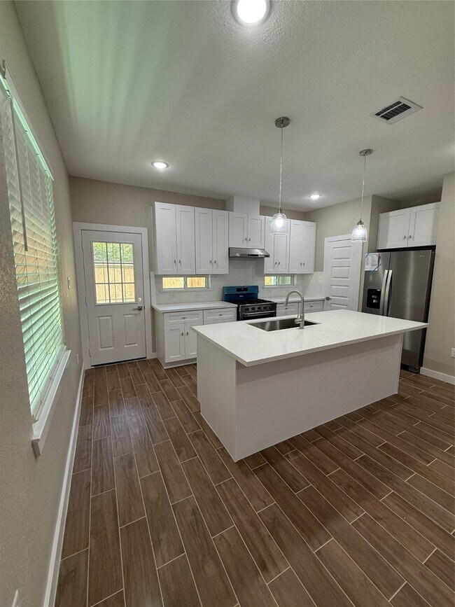 Foto del edificio - 3555 Noah St