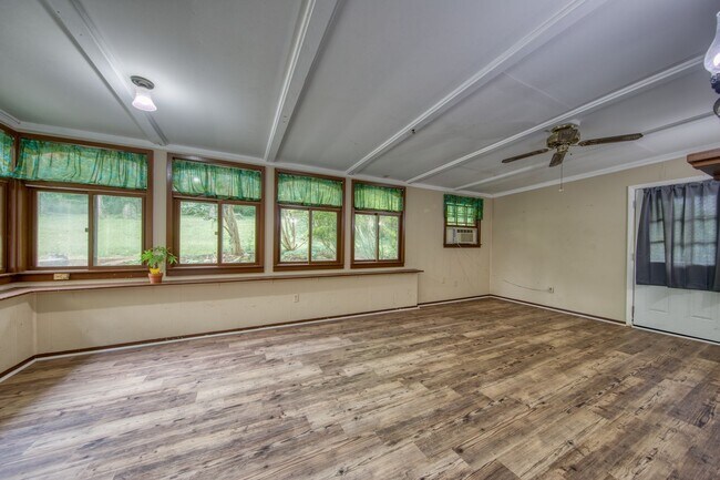 Foto del edificio - 105 Newton Ln