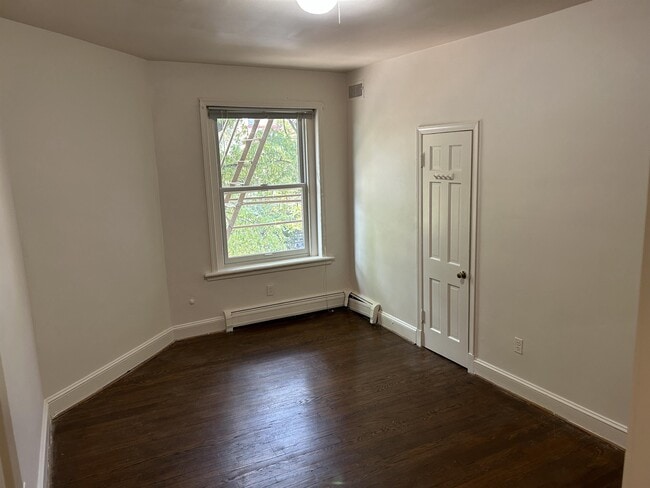 Photo - 16 5th St SE (Washington, DC) Apartment