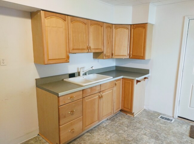 Building Photo - 1655 Belmont Ave
