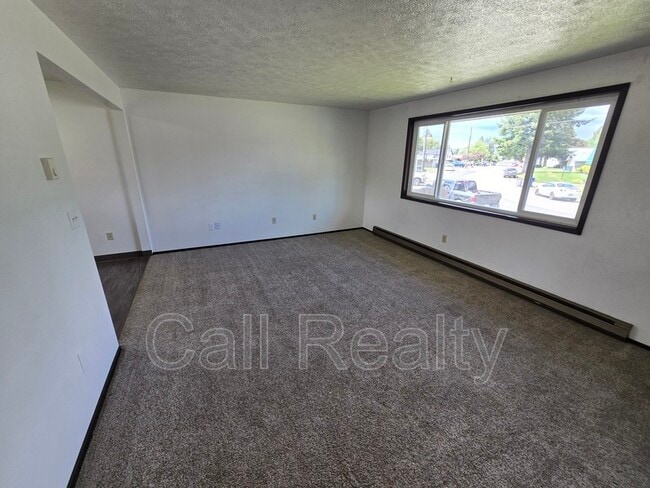 Building Photo - 3322 S Raymond Cir